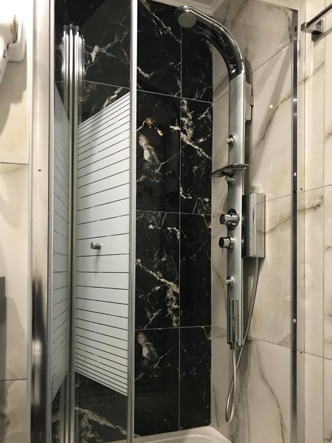 叶琳娜酒店公寓 罗希姆诺 外观 照片